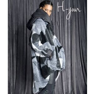 H-4 Made In Turkey Black and Gray Geometric Patterned Coat ONESIZE